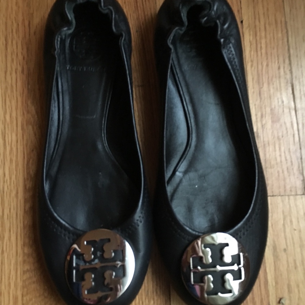 Tory Burch logo black leather ballet flats